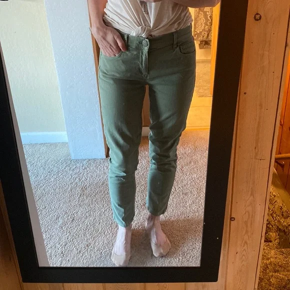 LOFT skinny Crop - Picture 2 of 6